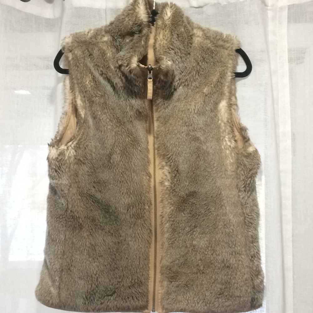 Gap reversible fur vest Size Medium